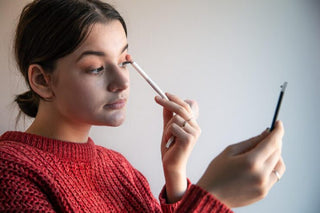 Natural-Feathered Brows Lead Professional Application Trends
