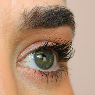 How Heated Eyelash Curlers Are Enhancing Salon Service Offerings